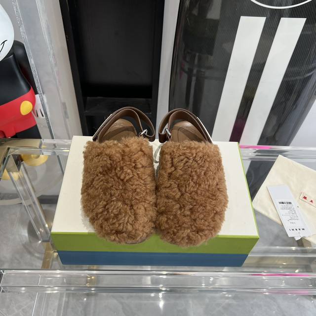 Marni 23Ss玛尼新款羊毛凉鞋 购入原版 独家大底开模 羊皮包边 原版tpu麻绳大底 非常有少女感又有一种不羁一格的酷气 甜美又可爱 适合搭配各种衣服 码